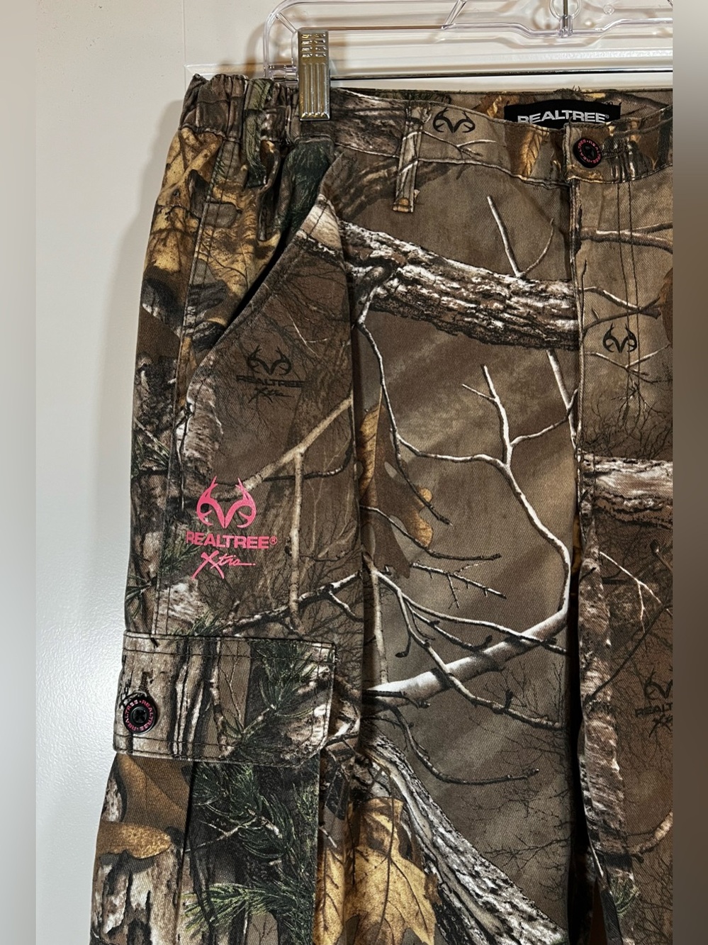 Realtree Camouflage Cargo Jeans with Pink Logo Women’s Large